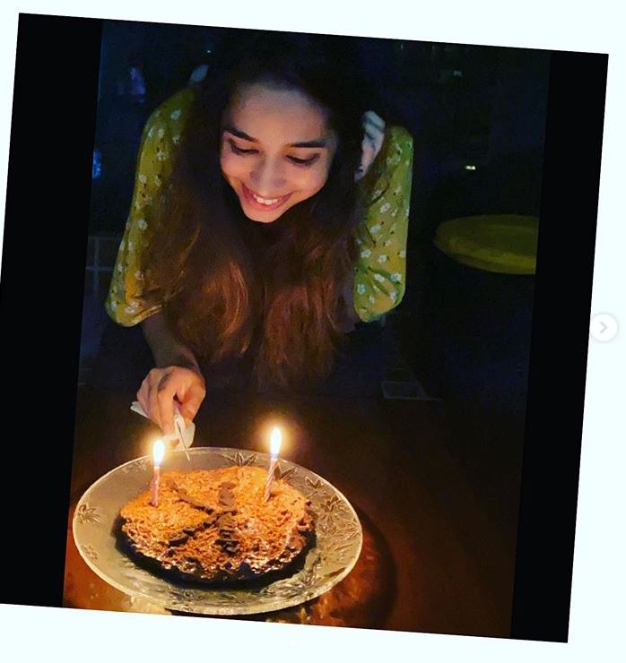 Kartik Aaryan bakes a cake for sister's birthday  