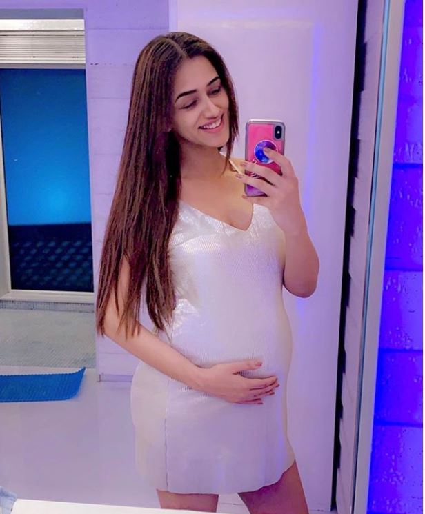 Actress got no belly fat after delivery- Fans shocked to see her figure  