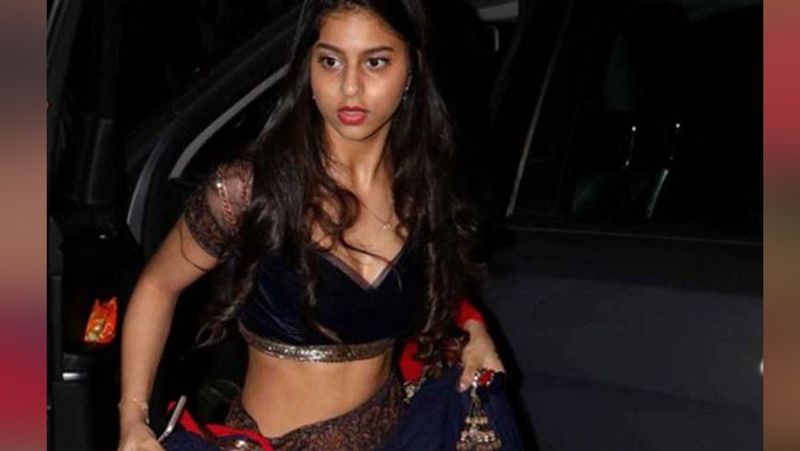 Suhana Khan's oops moment - fixing lehenga & getting out of the car  