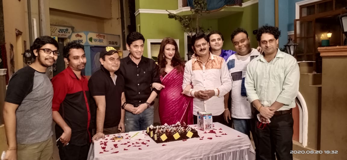 The cast of Bhabhiji Ghar Par Hai bids adieu to Saumya Tandon  