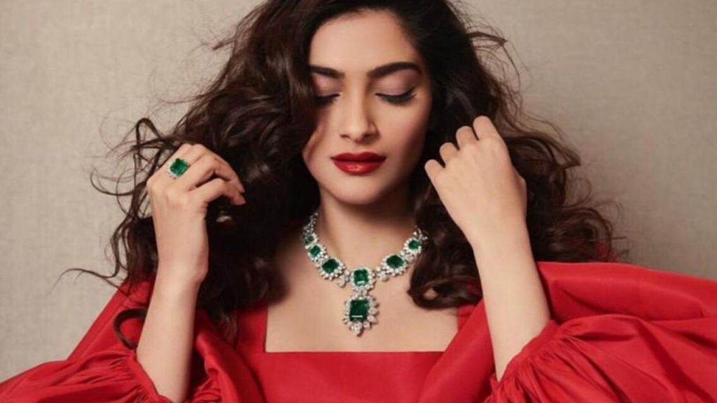 Sonam Kapoor Discloses her Thoughts on Dealing with Social Media Hatred
