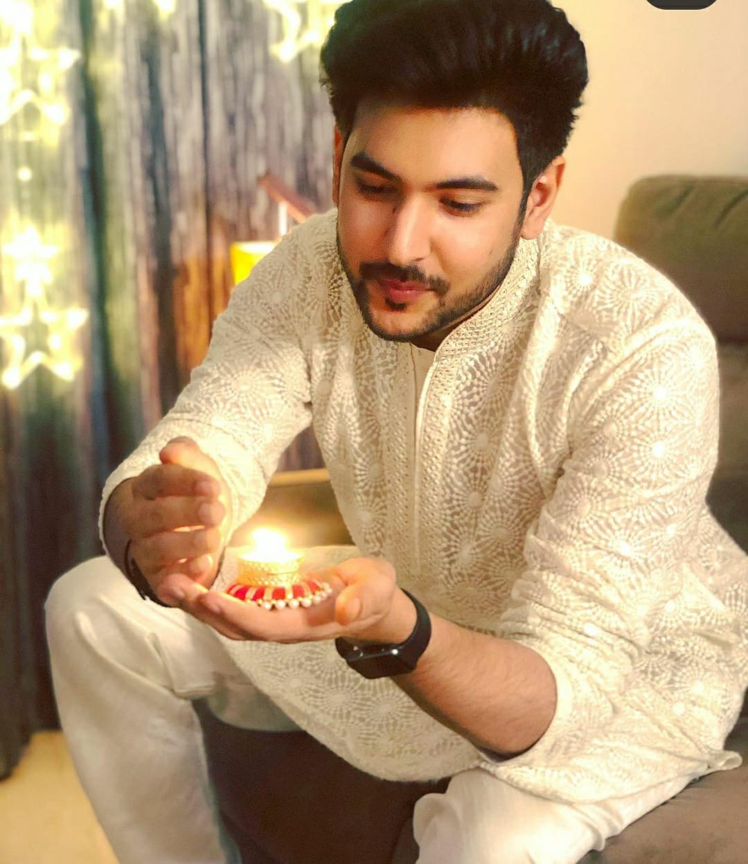 Check out television heartthrob Shivin Narang's festive look for Diwali  