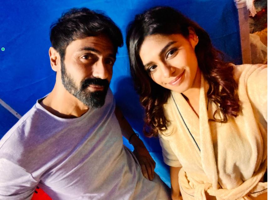 Actress Pranati Rai Prakash shares a selfie with Arjun Rampal from the sets  