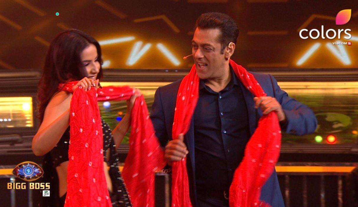 Jasmin Bhasin back in the Bigg Boss house with a bang | Jasmin Dance with Salman Khan  