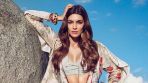 Kriti Sanon Clocks 7 Years in Bollywood Industry | Throwback, Her Opinions & More  