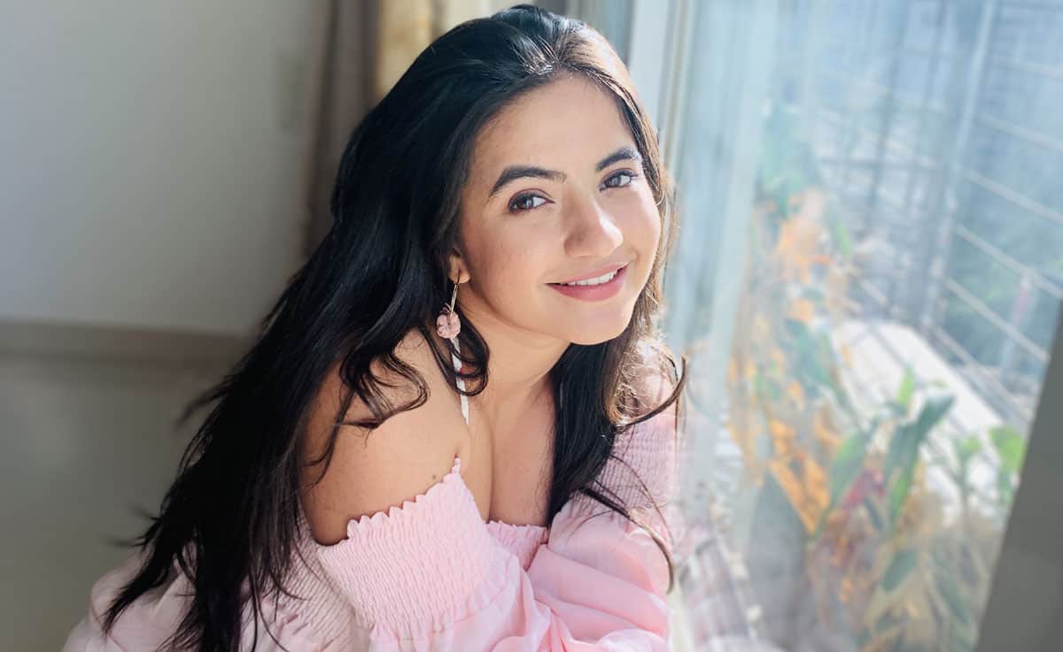 Actress Meera Deosthale on Covid vaccine | Shares the experience of her mom getting the first jab  