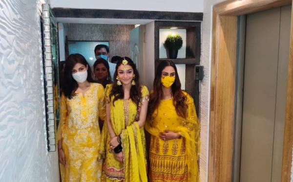 Rhea Chakraborty spoted attending Rumi Jaffrey’s daughter Alfia’s mehendi ceremony