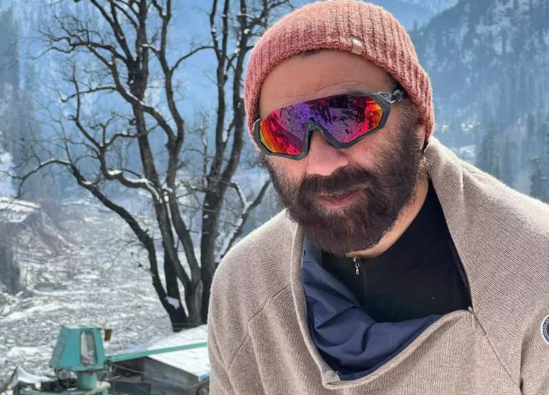 Actor Sunny Deol celebrates New Year’s at Manali | Pics Inside!