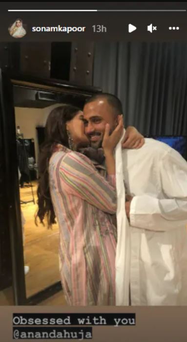 Sonam Kapoor and Anand Ahuja new kissing photo steals the hearts of netizens  