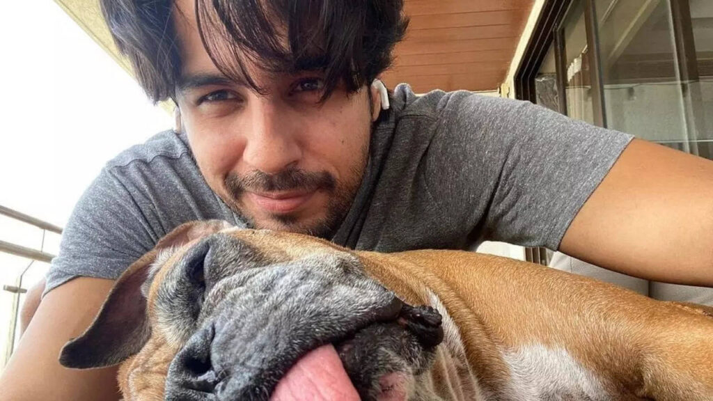 Actor Sidharth Malhotra mourns the death of his pet dog Oscar | celebs extend condolences