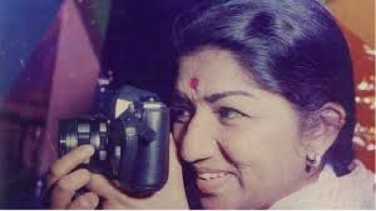 Late legendary singer Lata Mangeshkar loved photography - Shares Sonu Nigam  