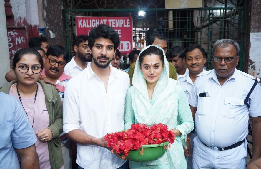 Dobaaraa movie co-stars Taapsee Pannu and Pavail Gulati visit Kalighat Kali Temple in Kolkata