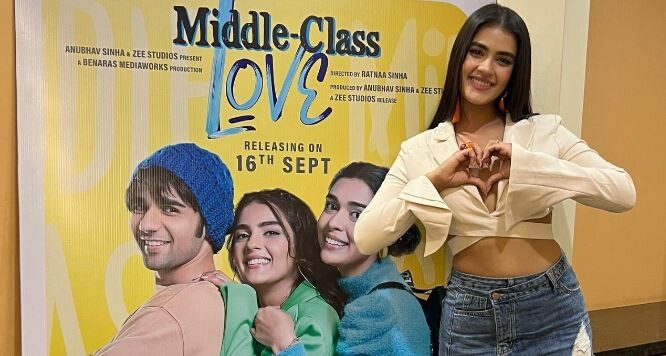 Kavya Thapar is overwhelmed with praises for her Middle-Class Love movie