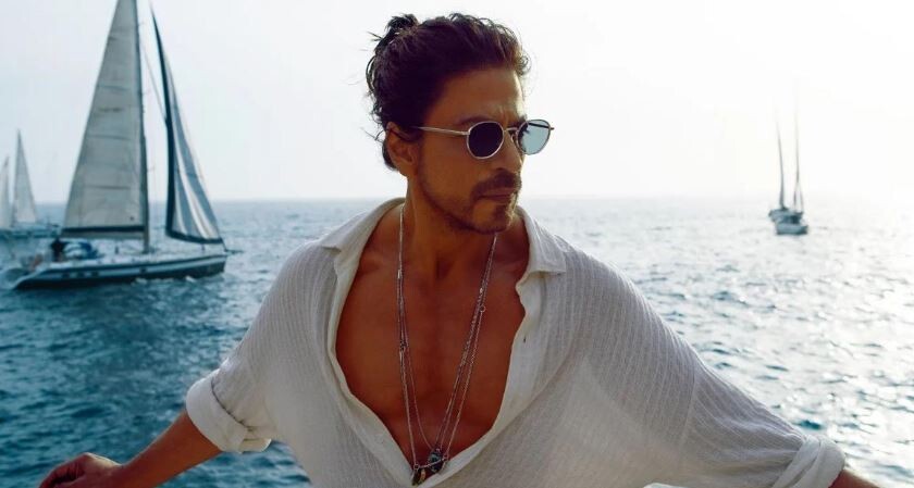 Uber cool look of Shah Rukh Khan from Pathaan movie goes viral!