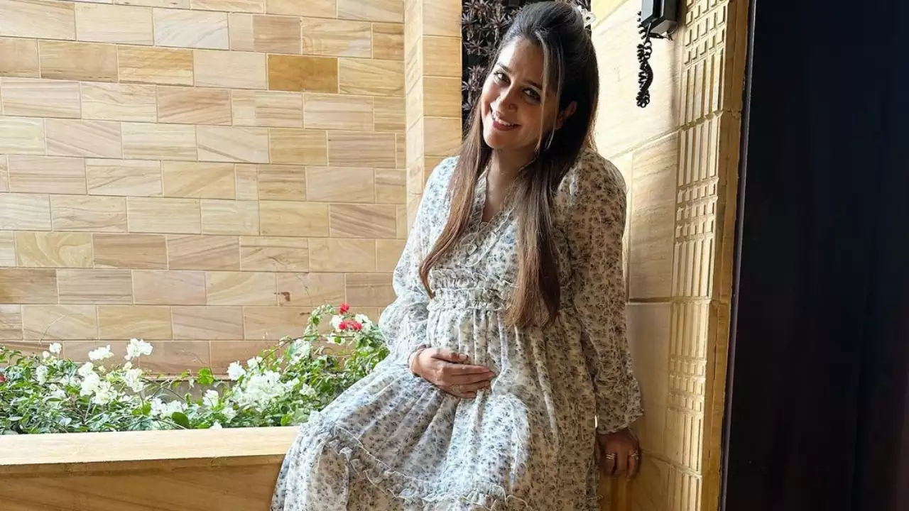 Mom-to-be Dipika Kakar Is ‘Falling In Love With Her New-Self