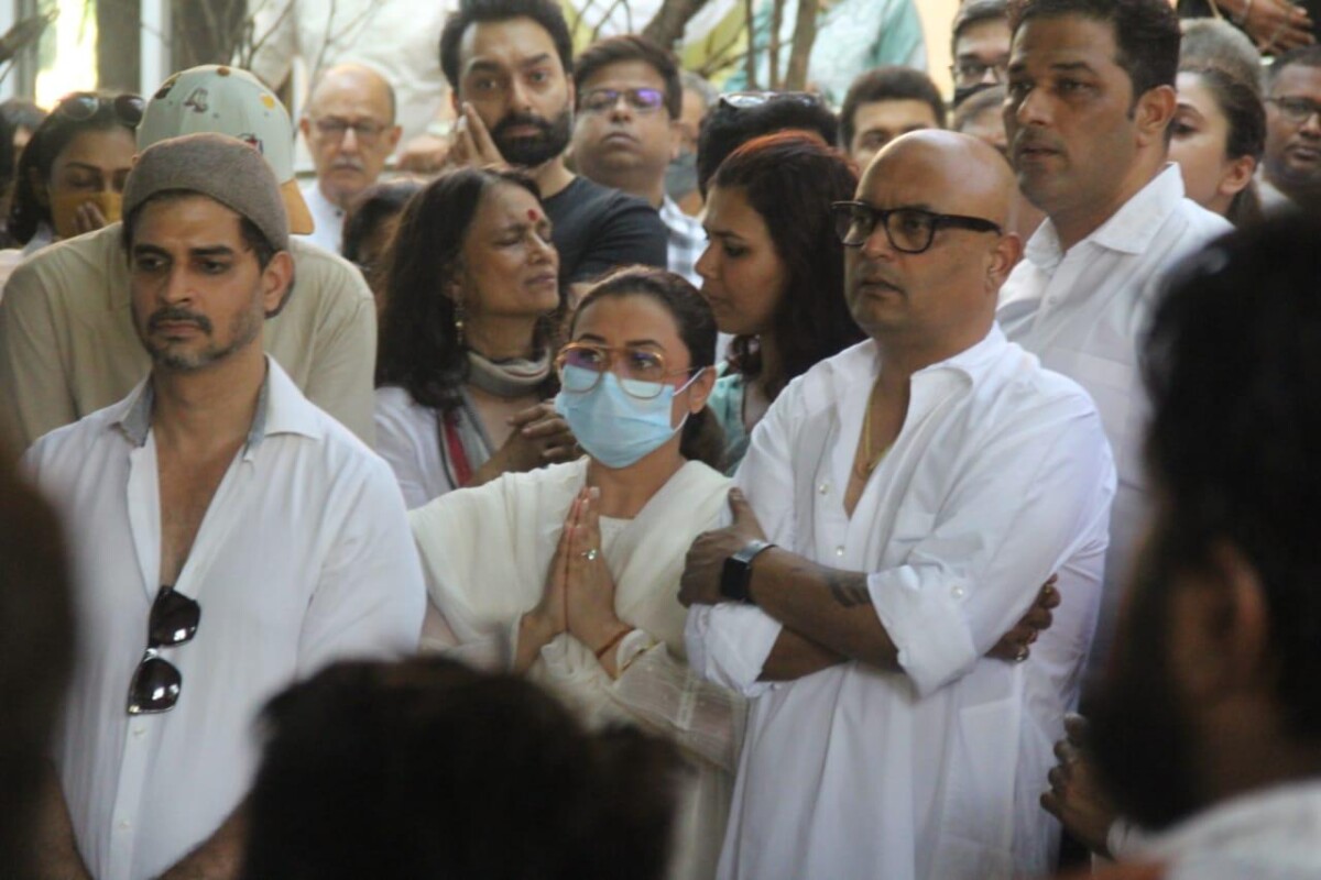 Bollywood Celebrities Pay Their Last Respect To Late Director Pradeep Sarkar