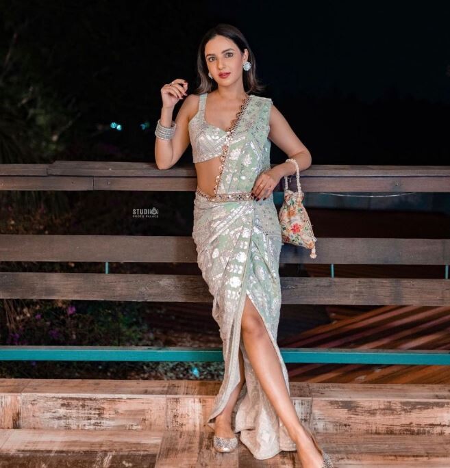 Jasmin Bhasin inspires with glam Wedding looks!