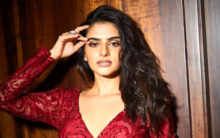Bhagyashree’s daughter Avantika Dasani all set to make Bollywood debut
